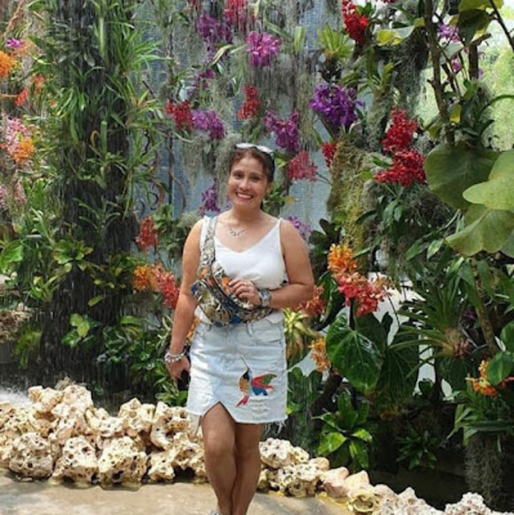 Meet your Posher, Gina - Picture 1 of 1